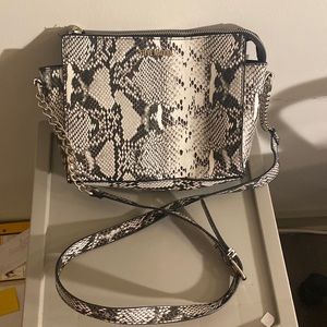 STEVE MADDEN Snake printed crossbody purse
